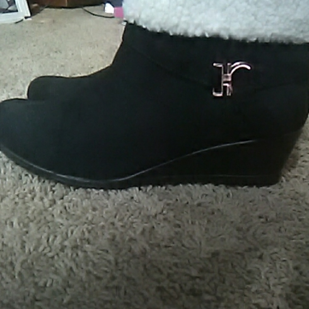 Wedged boots